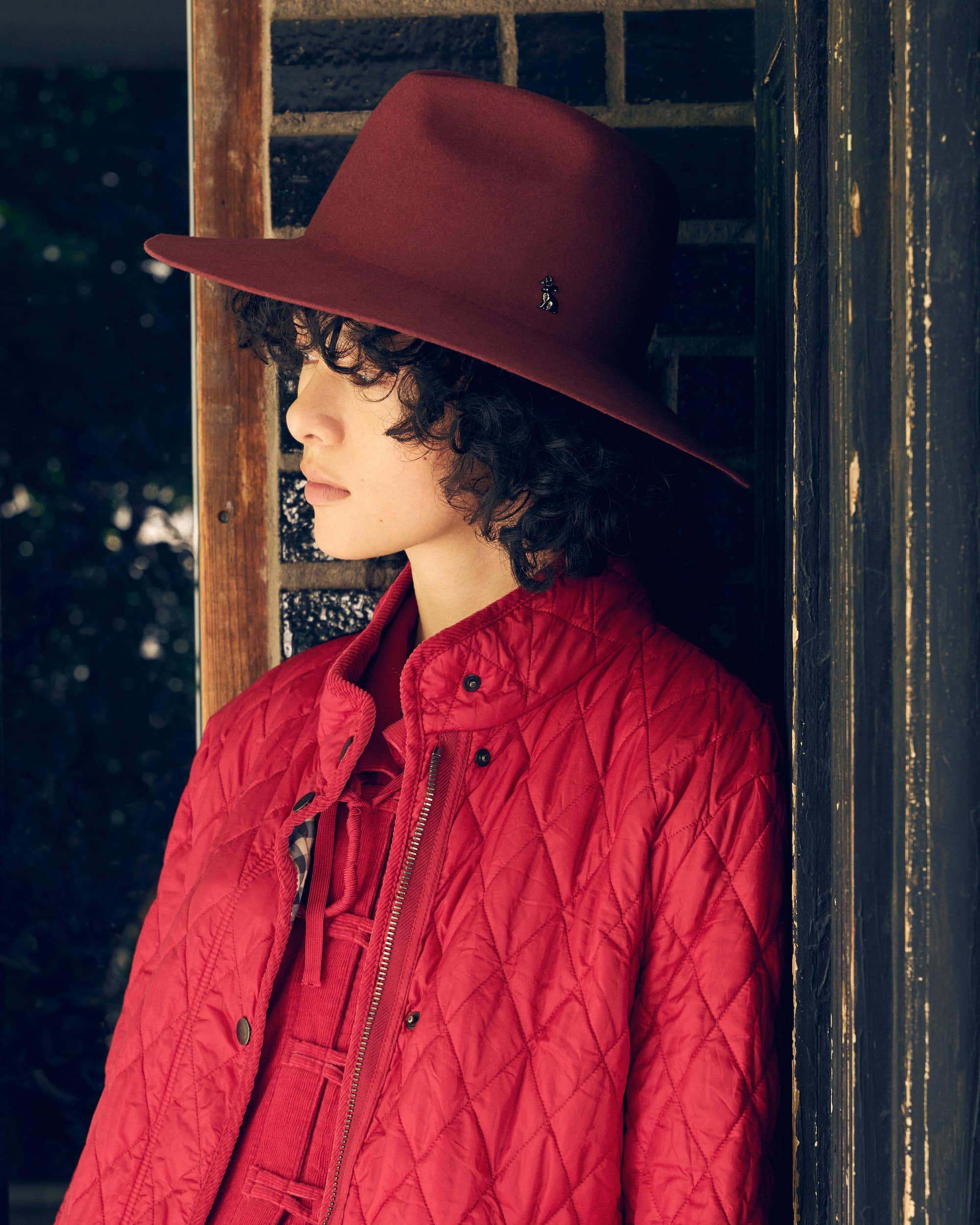 Long Brim Soft Hat 着用