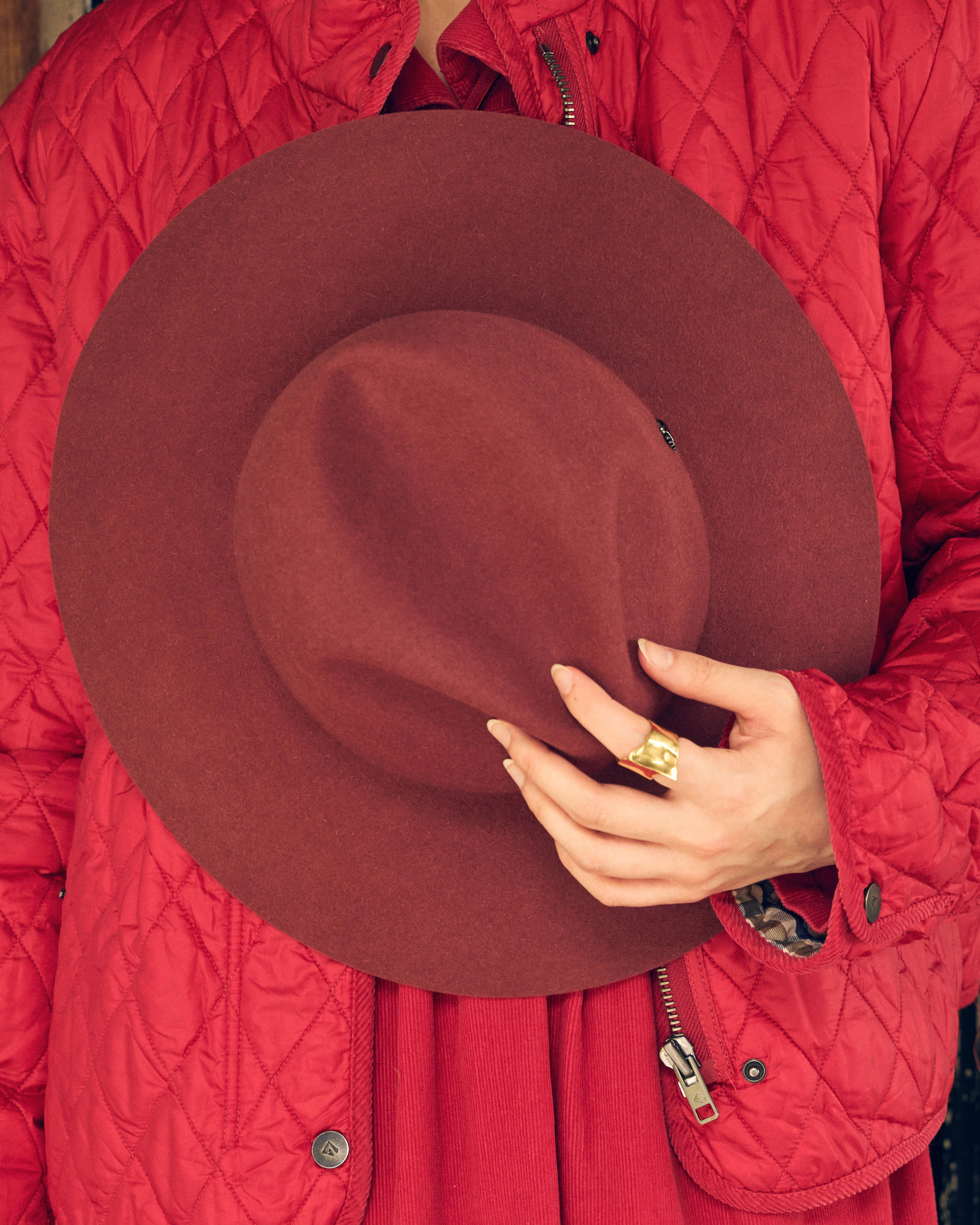 Long Brim Soft Hat 手持ち